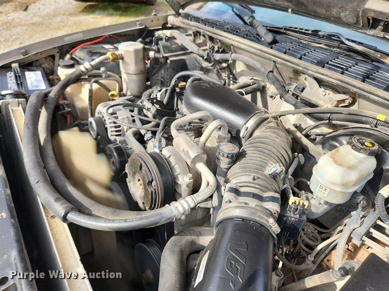 image for item MW9655 2000 Chevrolet S10  Ext. Cab pickup truck