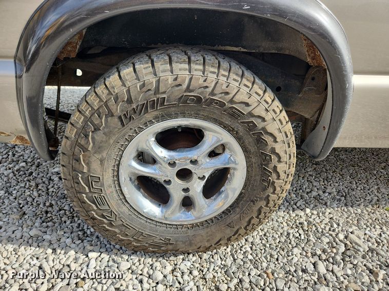 image for item MW9655 2000 Chevrolet S10  Ext. Cab pickup truck