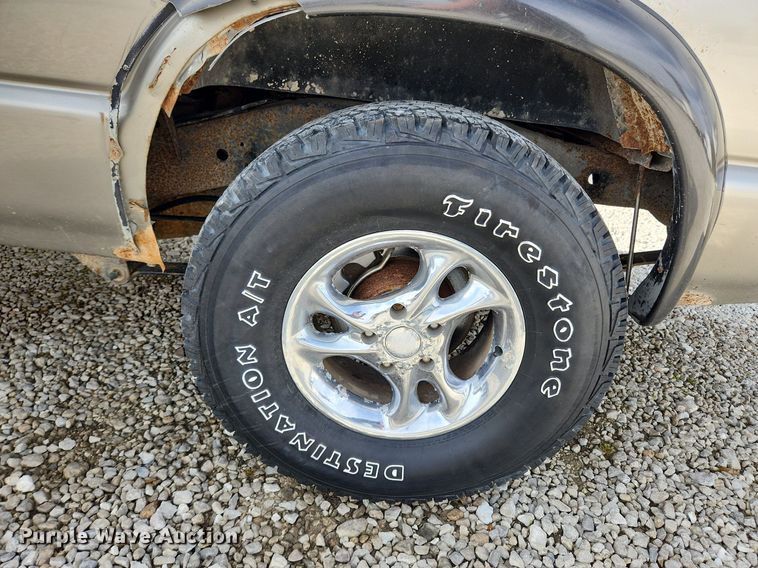 image for item MW9655 2000 Chevrolet S10  Ext. Cab pickup truck