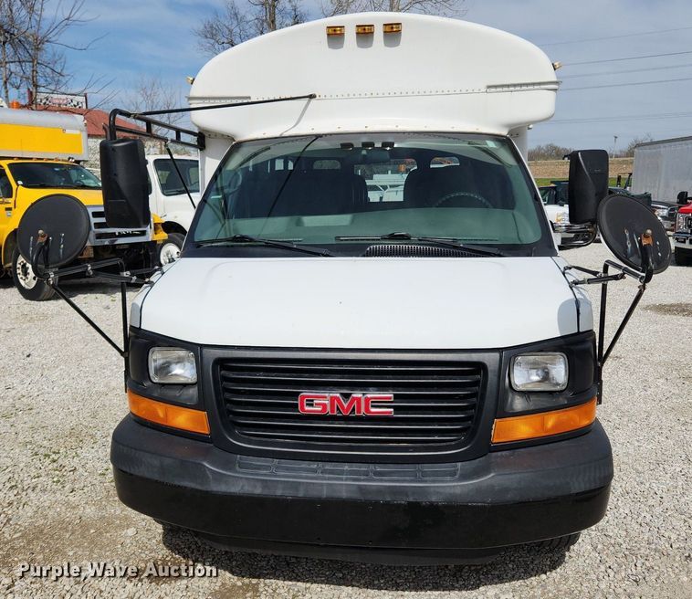 image for item MW9659 2007 GMC Savana  school bus