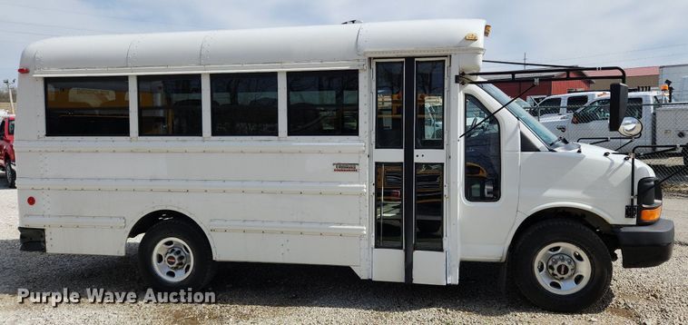 image for item MW9659 2007 GMC Savana  school bus