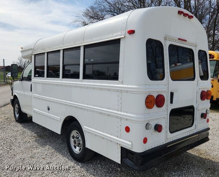 image for item MW9659 2007 GMC Savana  school bus