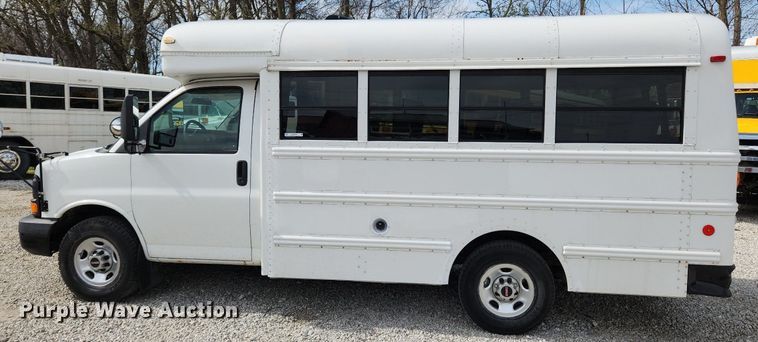 image for item MW9659 2007 GMC Savana  school bus