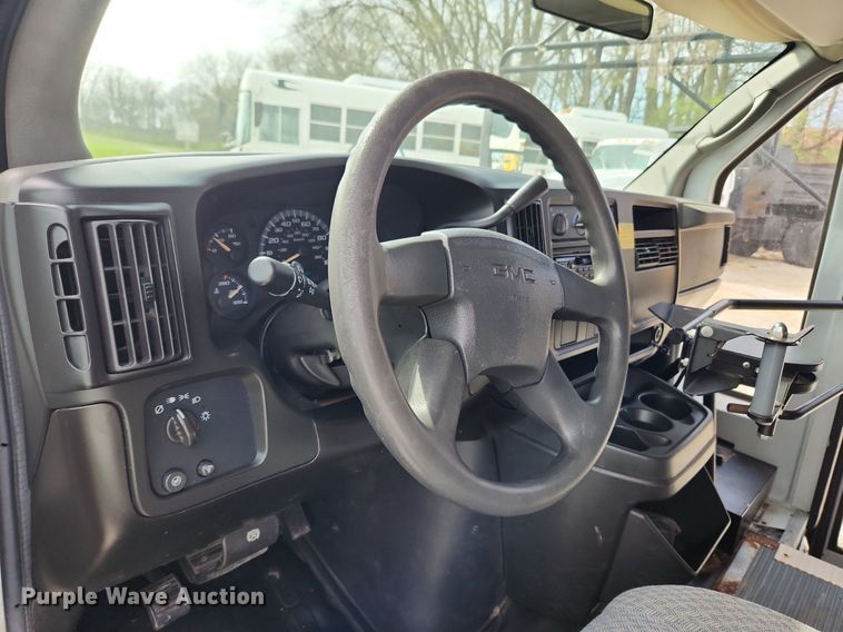 image for item MW9659 2007 GMC Savana  school bus