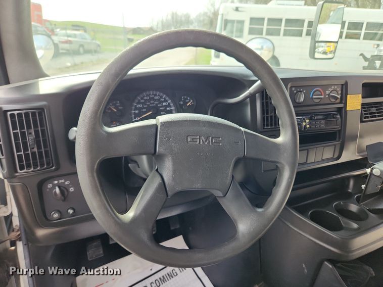 image for item MW9659 2007 GMC Savana  school bus