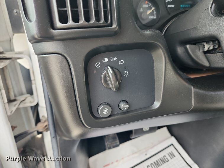 image for item MW9659 2007 GMC Savana  school bus