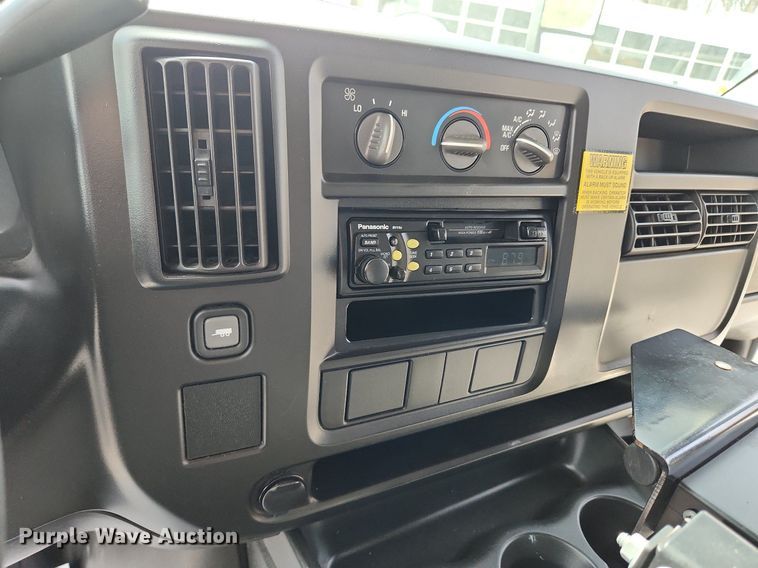 image for item MW9659 2007 GMC Savana  school bus