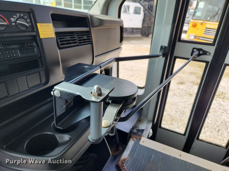 image for item MW9659 2007 GMC Savana  school bus