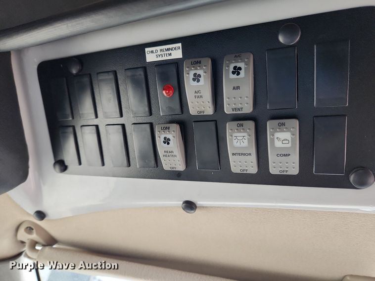 image for item MW9659 2007 GMC Savana  school bus