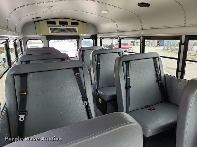 image for item MW9659 2007 GMC Savana  school bus