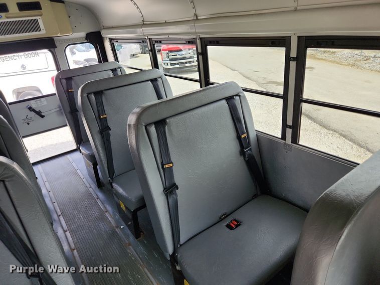 image for item MW9659 2007 GMC Savana  school bus