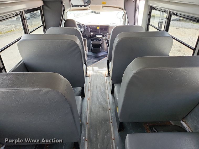 image for item MW9659 2007 GMC Savana  school bus