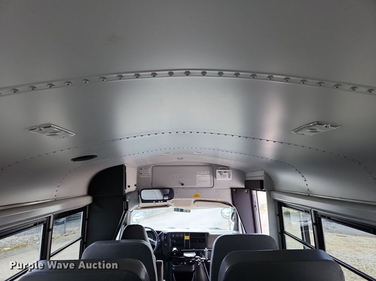 image for item MW9659 2007 GMC Savana  school bus