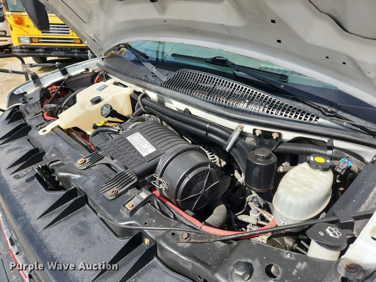 image for item MW9659 2007 GMC Savana  school bus