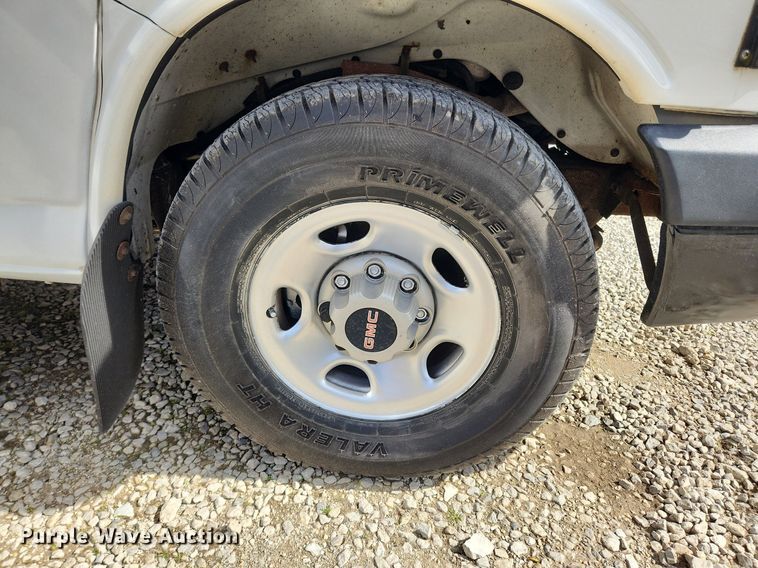 image for item MW9659 2007 GMC Savana  school bus