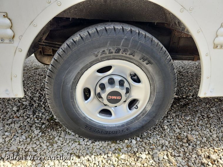 image for item MW9659 2007 GMC Savana  school bus