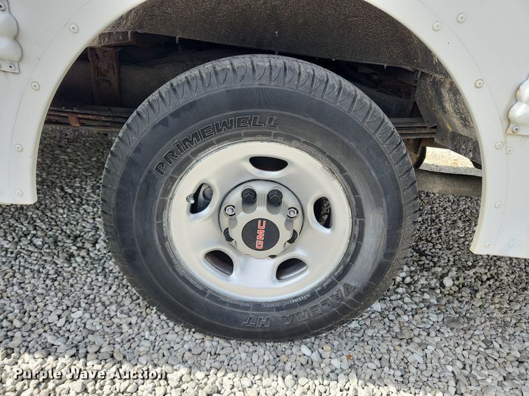 image for item MW9659 2007 GMC Savana  school bus