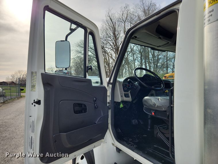 image for item MW9661 2017 International DuraStar 4300  box truck