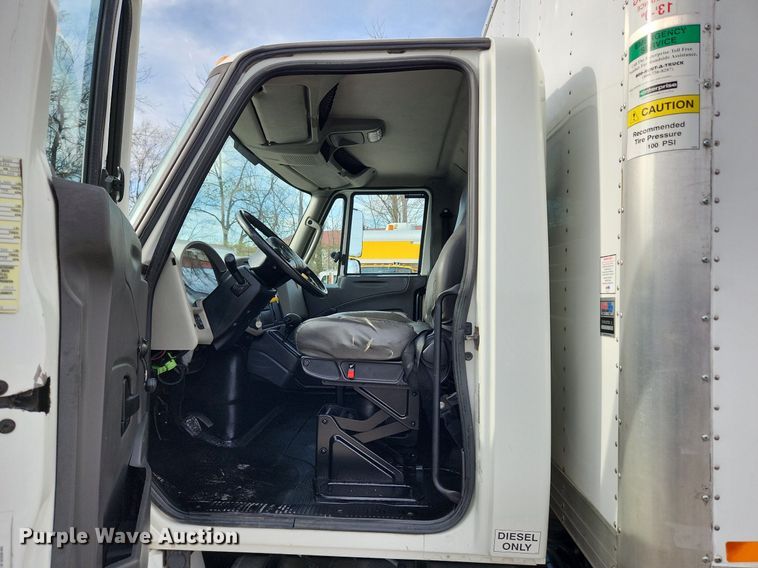 image for item MW9661 2017 International DuraStar 4300  box truck
