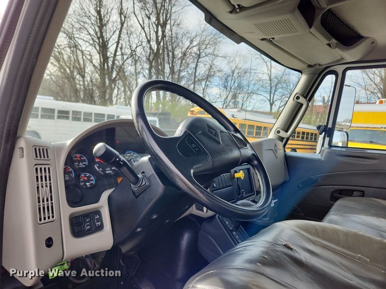 image for item MW9661 2017 International DuraStar 4300  box truck