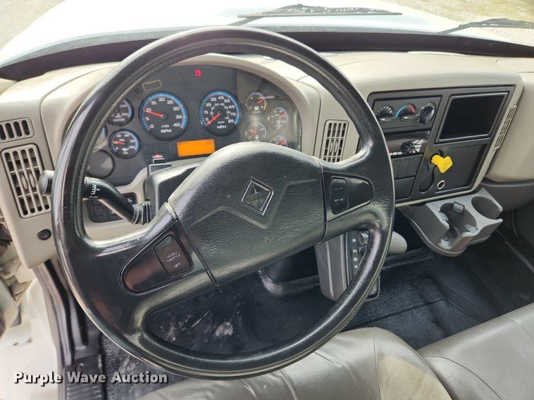 image for item MW9661 2017 International DuraStar 4300  box truck