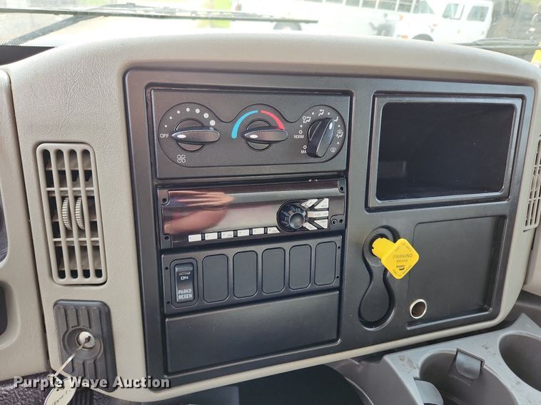 image for item MW9661 2017 International DuraStar 4300  box truck