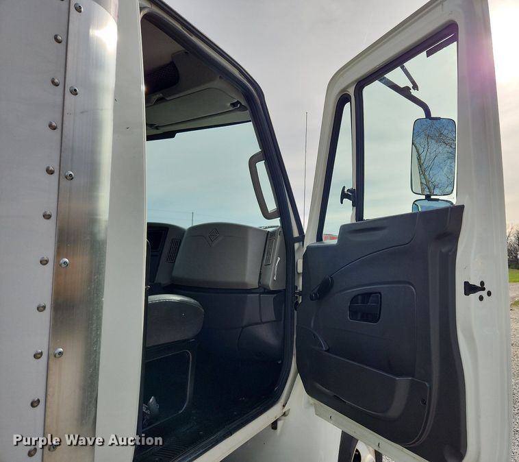 image for item MW9661 2017 International DuraStar 4300  box truck