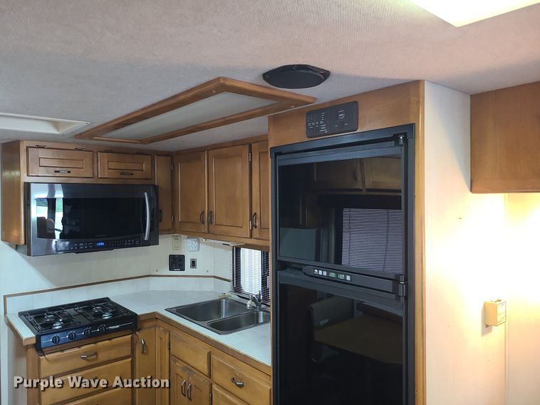 image for item MX9650 1992 Safari Motorcoach  RV