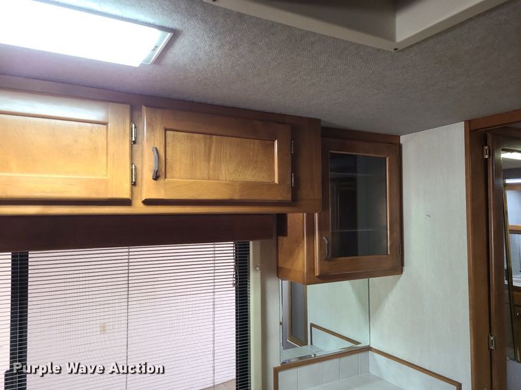 image for item MX9650 1992 Safari Motorcoach  RV