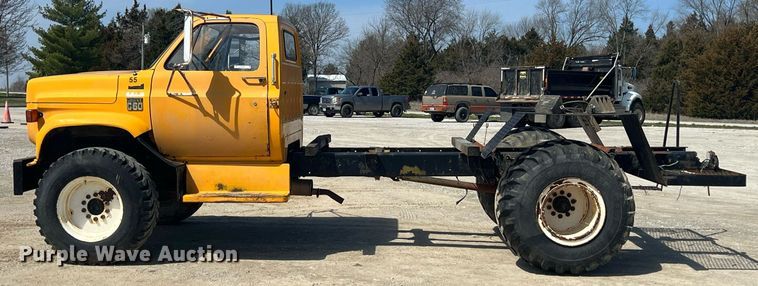 image for item MY9582 1978 Chevrolet C60  truck cab and chassis