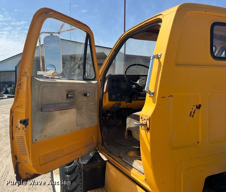 image for item MY9582 1978 Chevrolet C60  truck cab and chassis