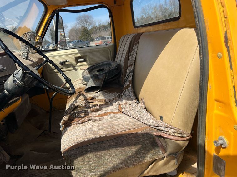 image for item MY9582 1978 Chevrolet C60  truck cab and chassis