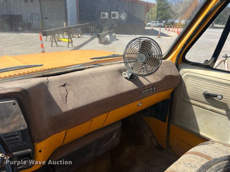 image for item MY9582 1978 Chevrolet C60  truck cab and chassis