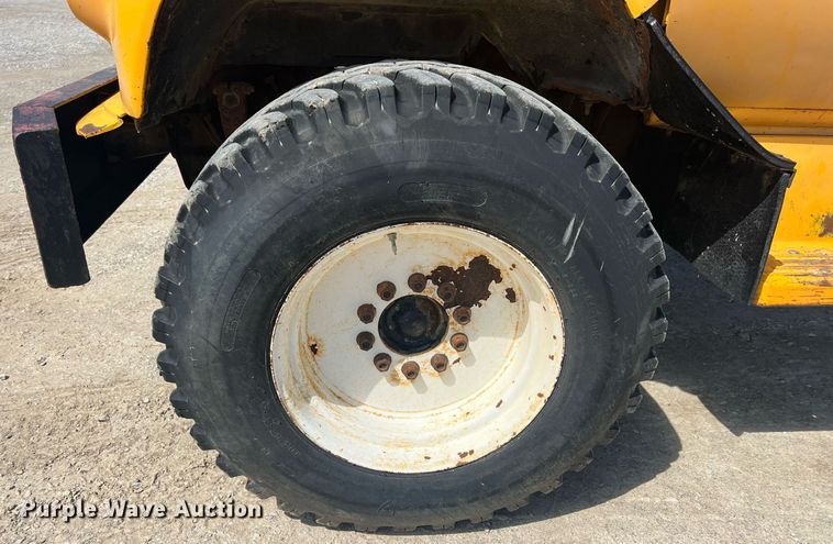 image for item MY9582 1978 Chevrolet C60  truck cab and chassis