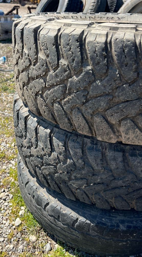 image for item MY9599 Approximately 50 wheels and tires