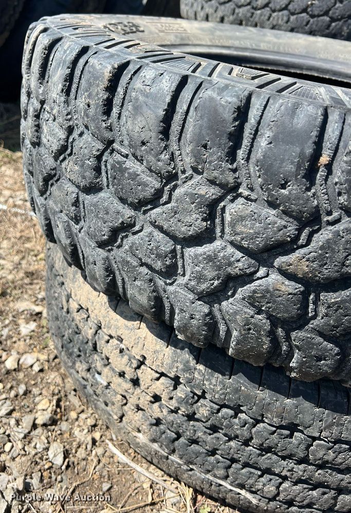 image for item MY9599 Approximately 50 wheels and tires