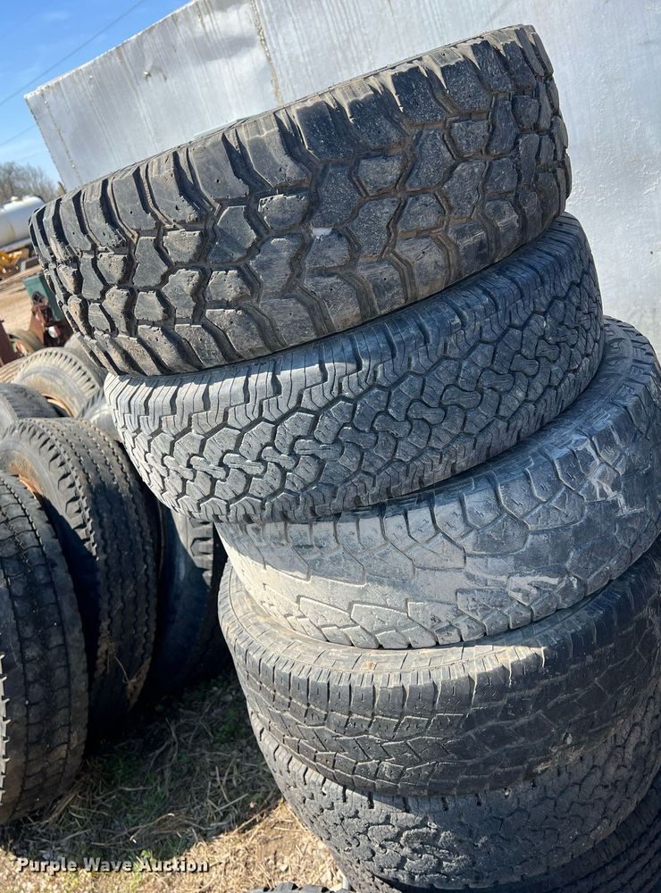 image for item MY9599 Approximately 50 wheels and tires