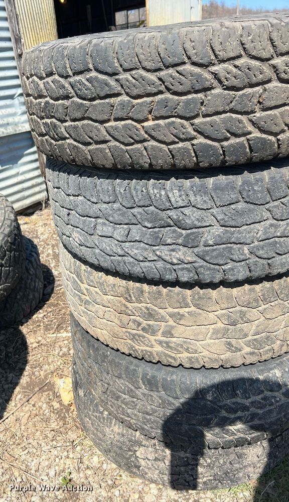 image for item MY9599 Approximately 50 wheels and tires