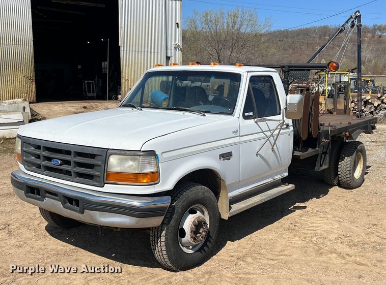 image for item MY9606 1997 Ford F450 Super Duty  flatbed truck