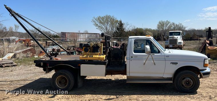 image for item MY9606 1997 Ford F450 Super Duty  flatbed truck