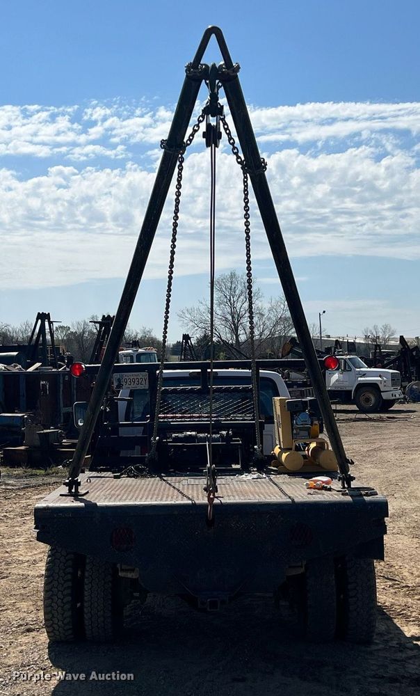 image for item MY9606 1997 Ford F450 Super Duty  flatbed truck