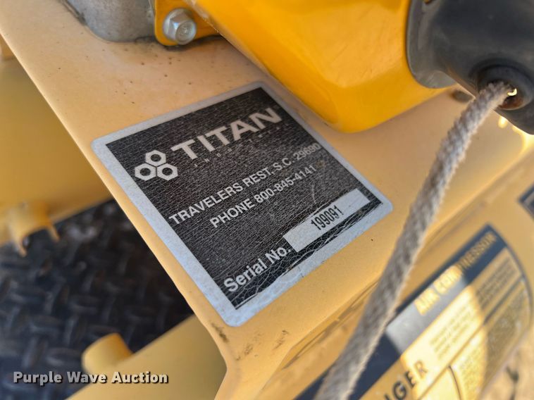 image for item MY9606 1997 Ford F450 Super Duty  flatbed truck