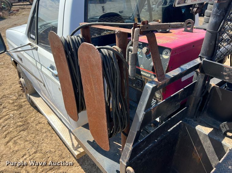 image for item MY9606 1997 Ford F450 Super Duty  flatbed truck