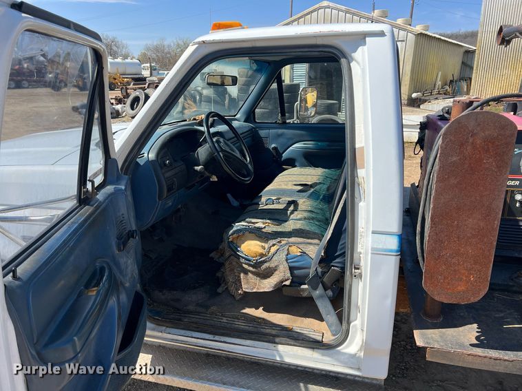 image for item MY9606 1997 Ford F450 Super Duty  flatbed truck