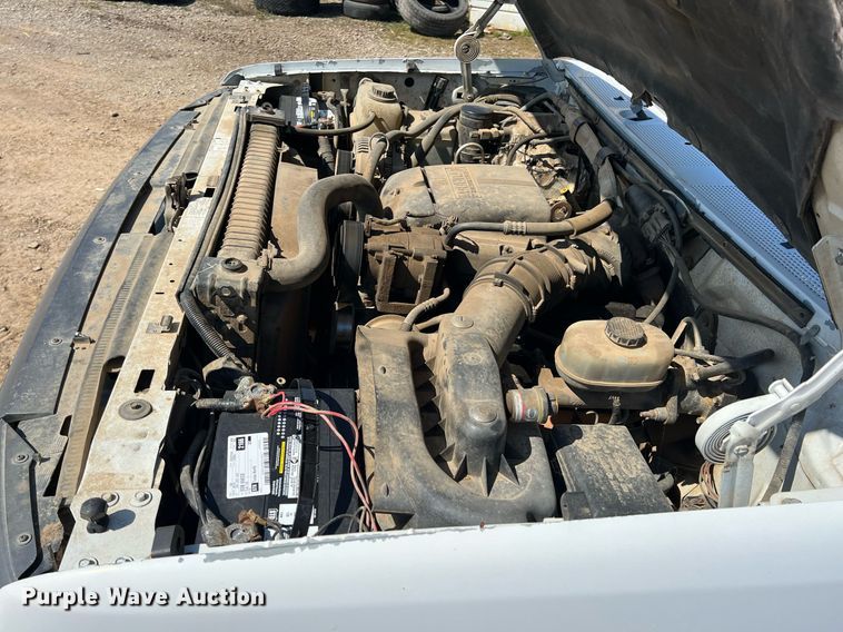 image for item MY9606 1997 Ford F450 Super Duty  flatbed truck