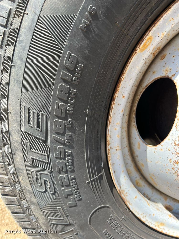 image for item MY9606 1997 Ford F450 Super Duty  flatbed truck