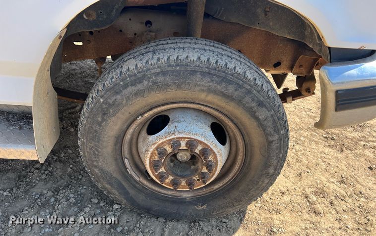 image for item MY9606 1997 Ford F450 Super Duty  flatbed truck