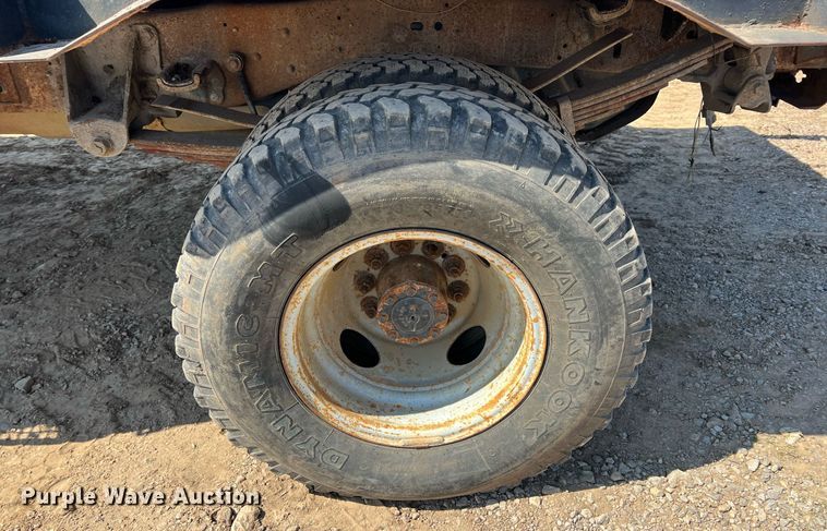 image for item MY9606 1997 Ford F450 Super Duty  flatbed truck