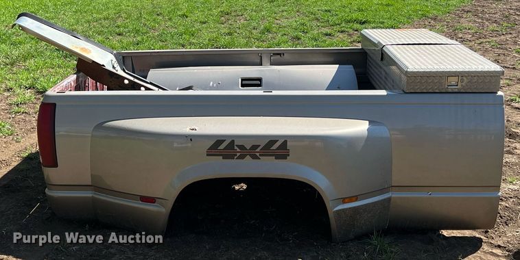 image for item MY9733 Chevrolet  pickup bed