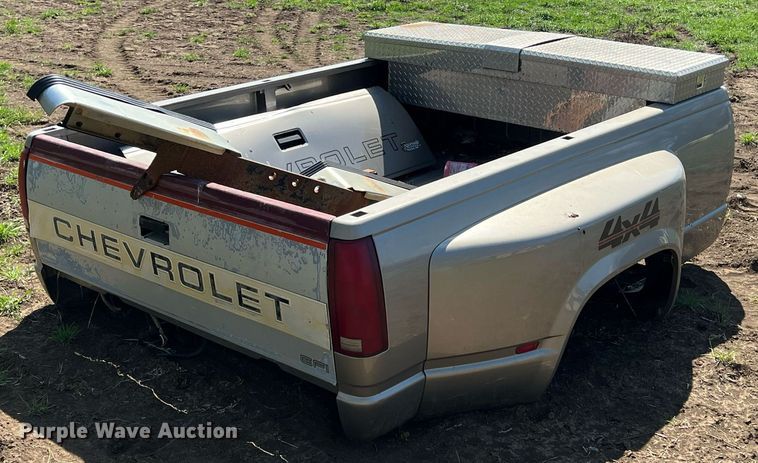 image for item MY9733 Chevrolet  pickup bed